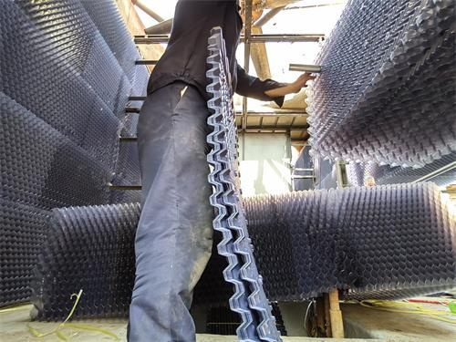 為什么選用閉式冷卻塔(開式冷卻塔與閉式對比)